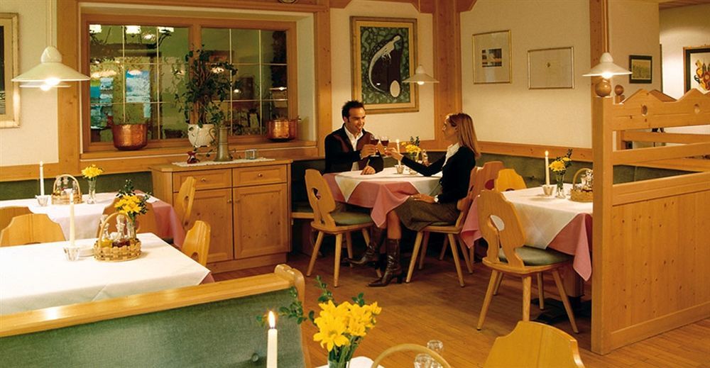 Hotel Dolomiten Dobbiaco Bagian luar foto